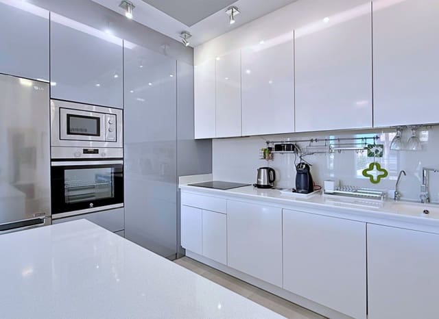 3 makuuhuone Kattohuoneisto myytävänä paikassa Torre de la Horadada, Pilar de la Horadada mukana uima-altaan - 365 000 € (Ref: 9899873)