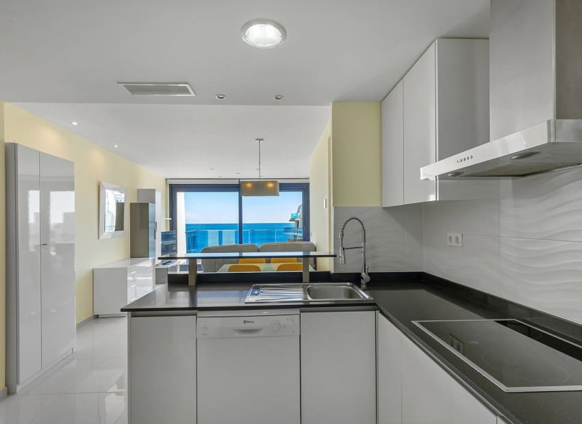 Ático de 2 habitaciones en Punta Prima en venta con piscina garaje - 699.000 € (Ref: 9902074)