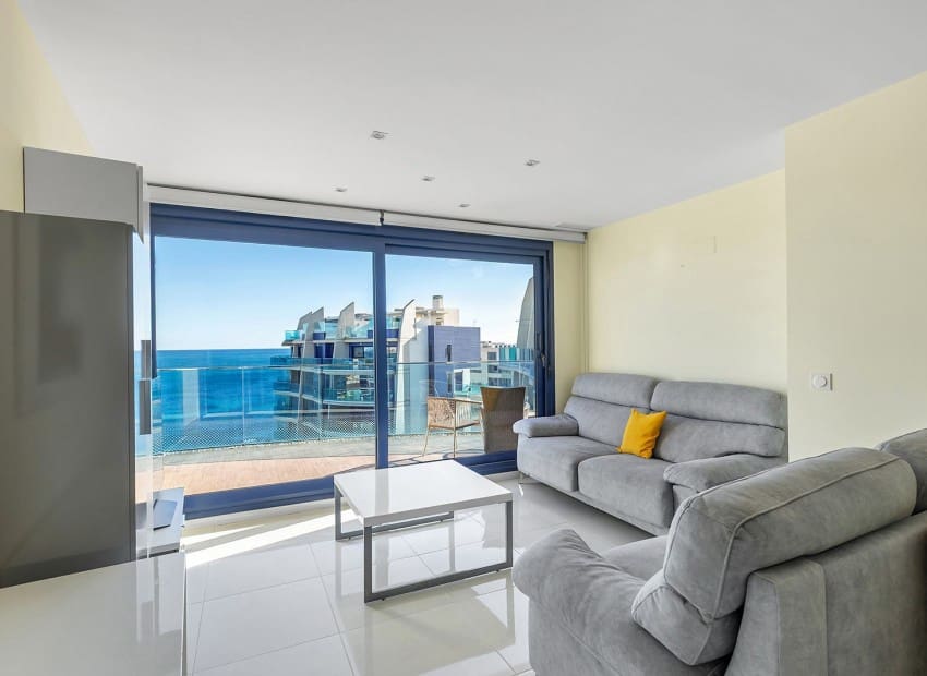 Ático de 2 habitaciones en Punta Prima en venta con piscina garaje - 699.000 € (Ref: 9902074)
