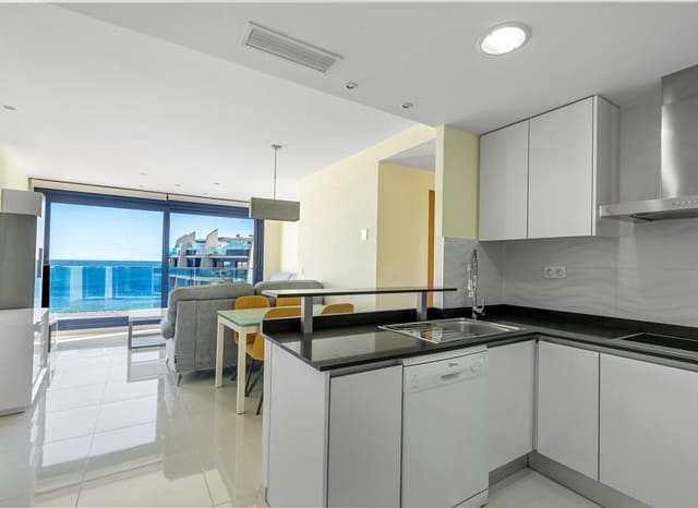 Ático de 2 habitaciones en Punta Prima, Torrevieja en venta con piscina garaje - 699.000 € (Ref: 9902074)