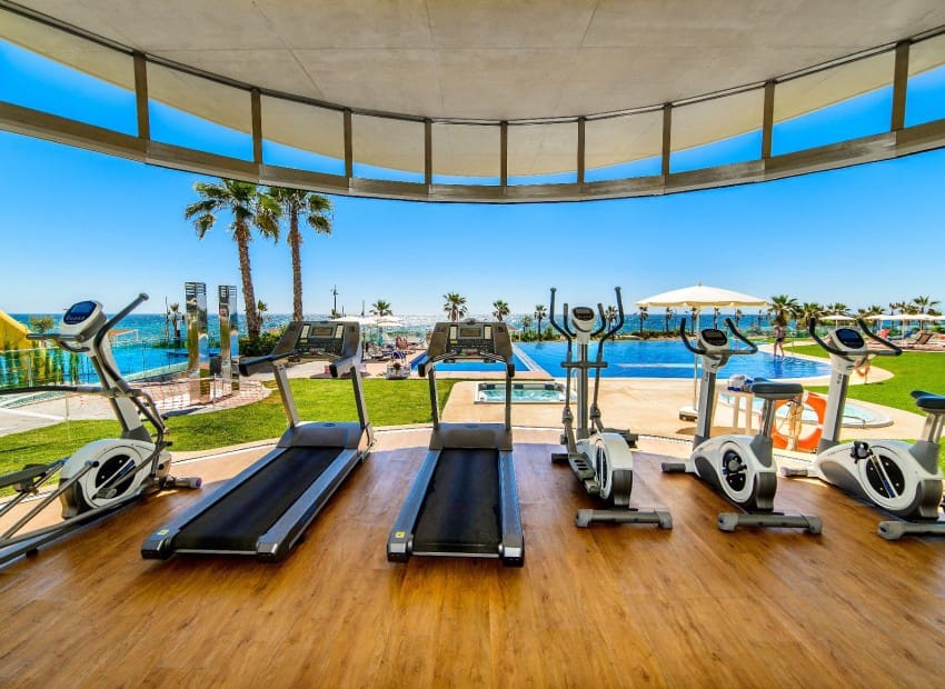 Ático de 2 habitaciones en Punta Prima en venta con piscina garaje - 699.000 € (Ref: 9902074)