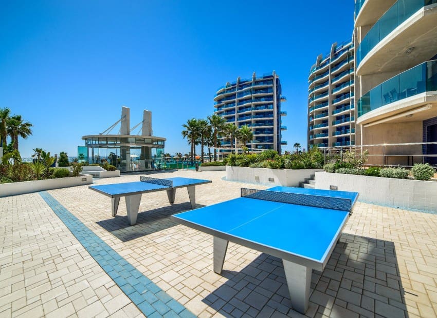 Ático de 2 habitaciones en Punta Prima en venta con piscina garaje - 699.000 € (Ref: 9902074)