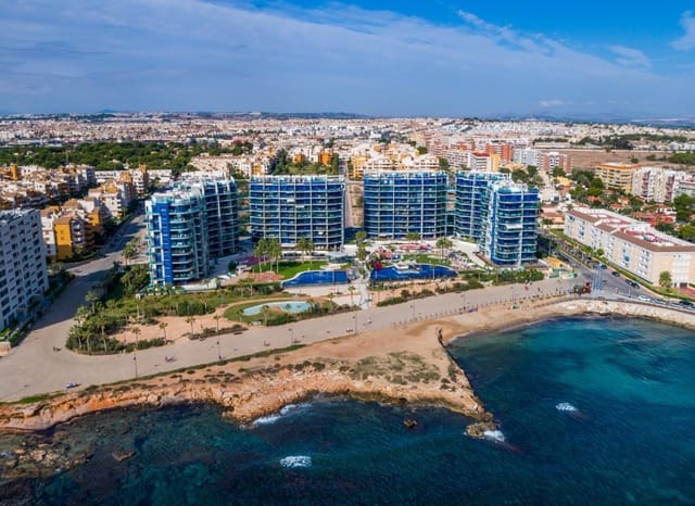 Ático de 2 habitaciones en Punta Prima, Torrevieja en venta con piscina garaje - 699.000 € (Ref: 9902074)