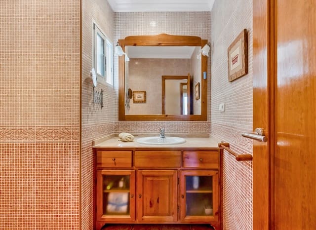 4 sypialnia Willa na sprzedaż w Rocio del Mar, Torrevieja z basenem - 656 000 € (Ref: 9902186)