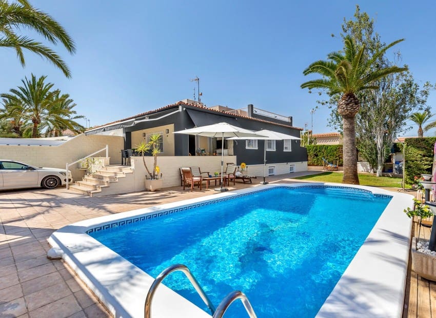 4 sypialnia Willa na sprzedaż w Rocio del Mar z basenem - 656 000 € (Ref: 9902186)