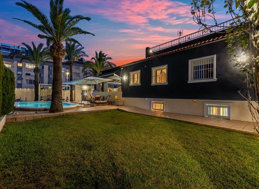 4 sypialnia Willa na sprzedaż w Rocio del Mar z basenem - 656 000 € (Ref: 9902186)