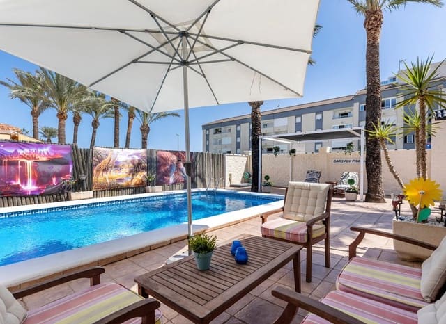 4 Zimmer Villa zu verkaufen in Rocio del Mar, Torrevieja mit Pool - 656.000 € (Ref: 9902186)