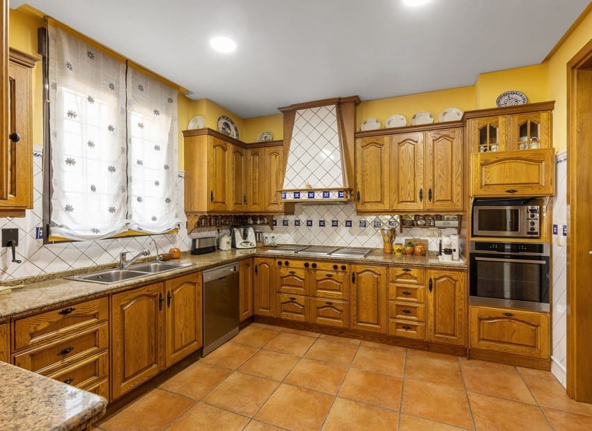 Chalet de 5 habitaciones en La Veleta en venta con piscina garaje - 2.490.000 € (Ref: 9902188)