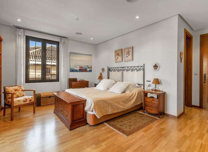 Chalet de 5 habitaciones en La Veleta en venta con piscina garaje - 2.490.000 € (Ref: 9902188)
