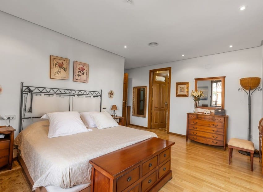 Chalet de 5 habitaciones en La Veleta en venta con piscina garaje - 2.490.000 € (Ref: 9902188)