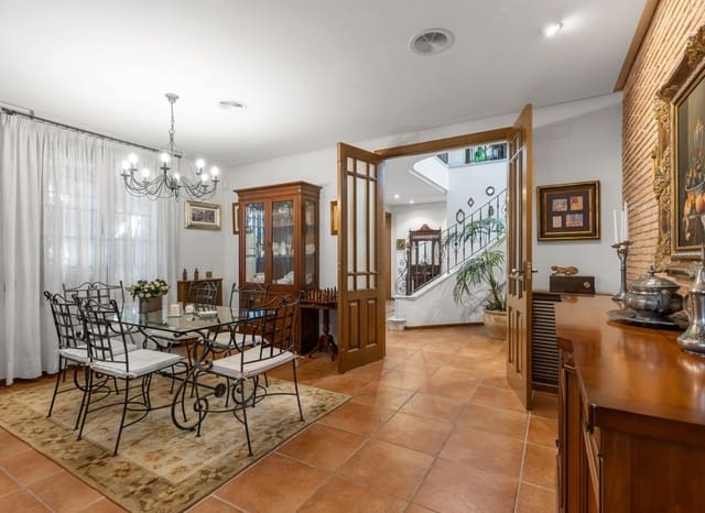 Chalet de 5 habitaciones en La Veleta, Torrevieja en venta con piscina garaje - 2.490.000 € (Ref: 9902188)