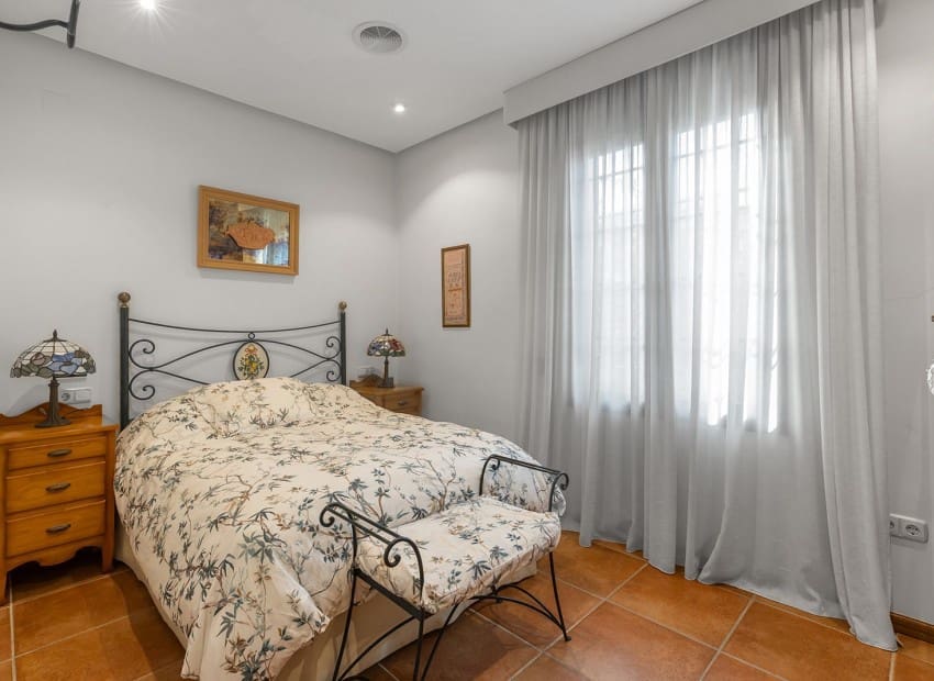 Chalet de 5 habitaciones en La Veleta en venta con piscina garaje - 2.490.000 € (Ref: 9902188)