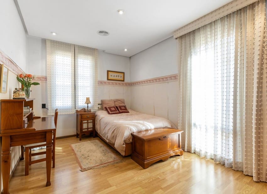 Chalet de 5 habitaciones en La Veleta en venta con piscina garaje - 2.490.000 € (Ref: 9902188)