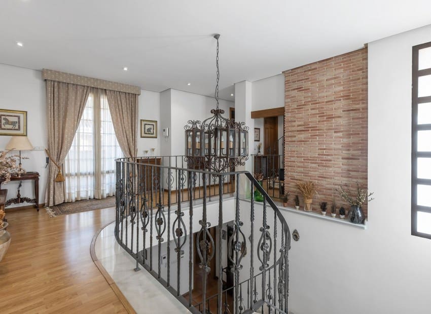 Chalet de 5 habitaciones en La Veleta en venta con piscina garaje - 2.490.000 € (Ref: 9902188)