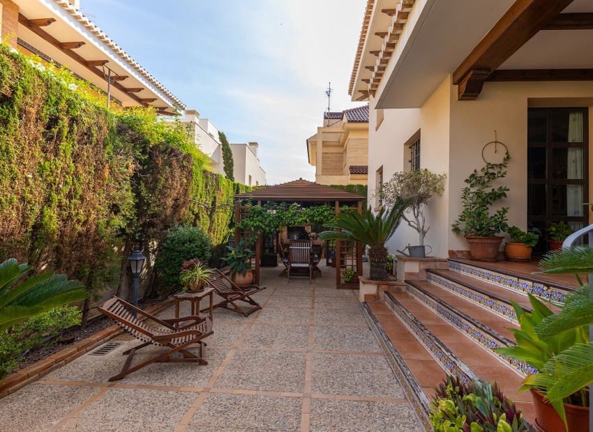 Chalet de 5 habitaciones en La Veleta en venta con piscina garaje - 2.490.000 € (Ref: 9902188)