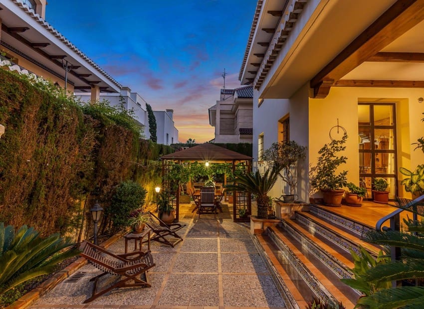 Chalet de 5 habitaciones en La Veleta en venta con piscina garaje - 2.490.000 € (Ref: 9902188)