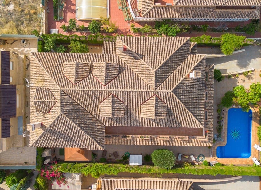 Chalet de 5 habitaciones en La Veleta en venta con piscina garaje - 2.490.000 € (Ref: 9902188)
