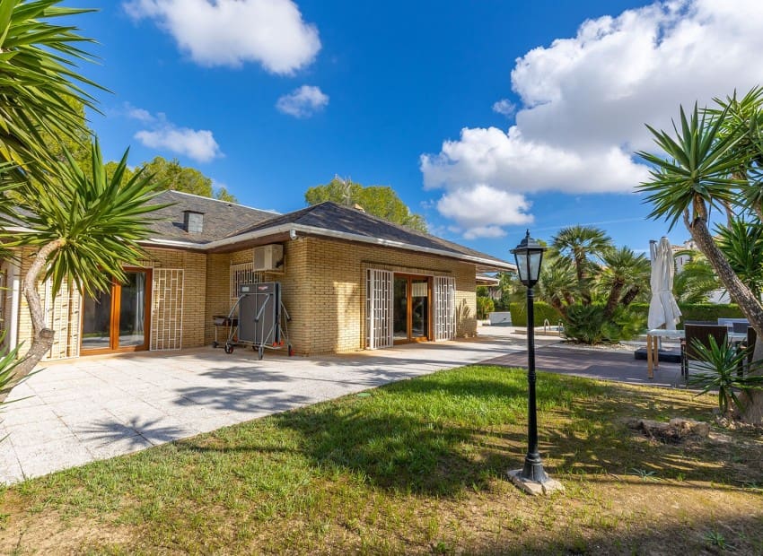 5 sovrum Villa till salu i Filipinas med pool garage - 599 900 € (Ref: 9902189)