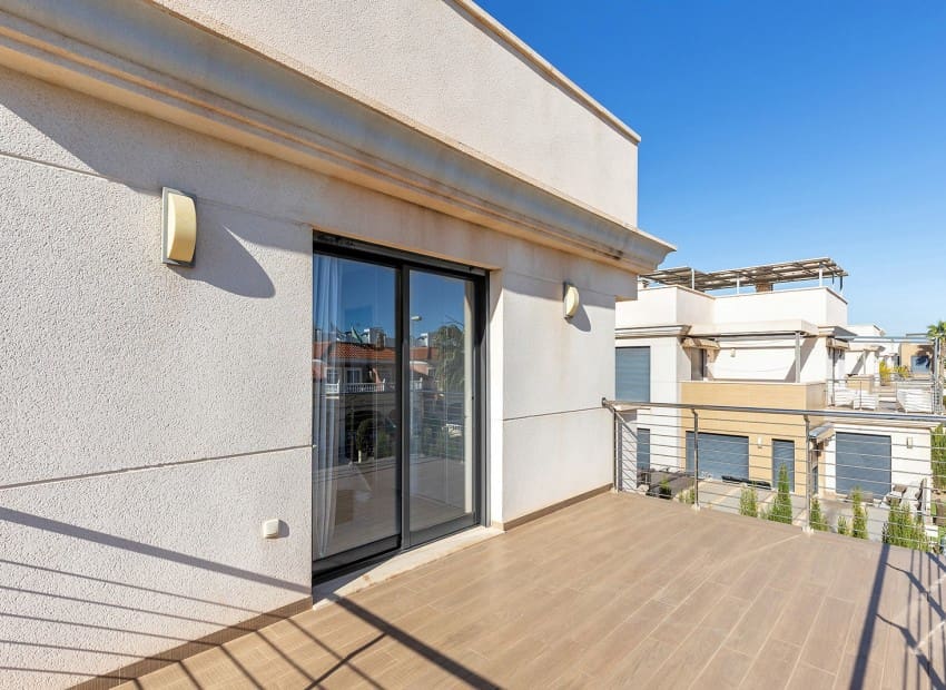 5 sovrum Villa till salu i La Zenia med pool - 895 000 € (Ref: 9902331)