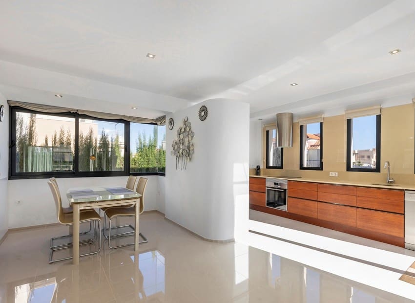 5 sovrum Villa till salu i La Zenia med pool - 895 000 € (Ref: 9902331)