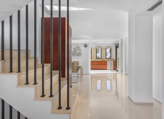 5 soverom Villa til salgs i La Zenia, Orihuela med svømmebasseng - € 895 000 (Ref: 9902331)