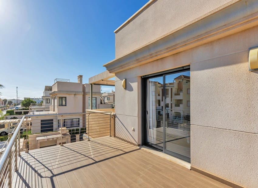 5 sovrum Villa till salu i La Zenia med pool - 895 000 € (Ref: 9902331)
