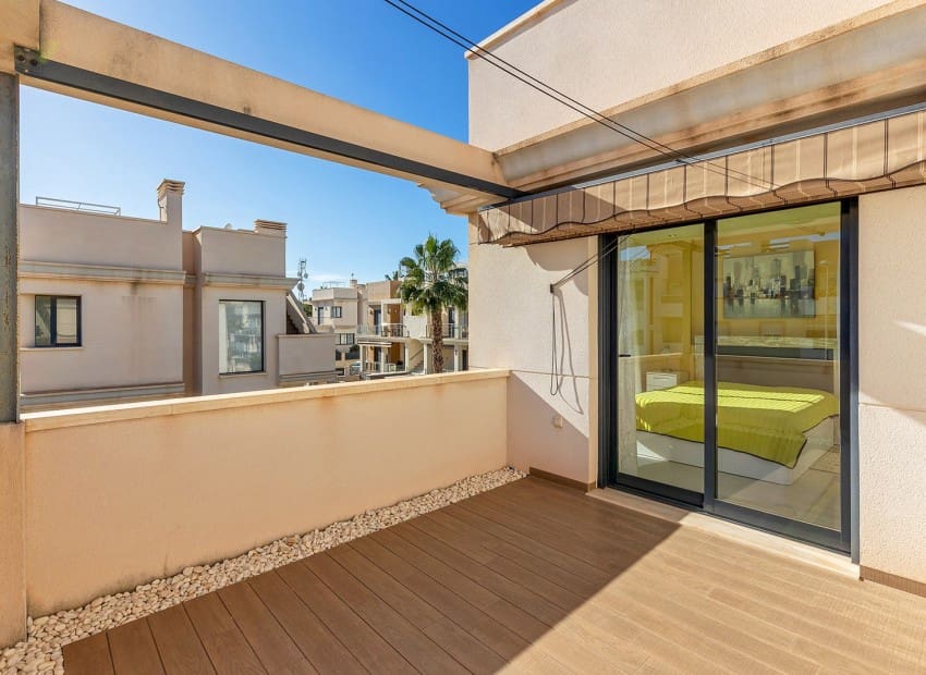 5 sovrum Villa till salu i La Zenia med pool - 895 000 € (Ref: 9902331)
