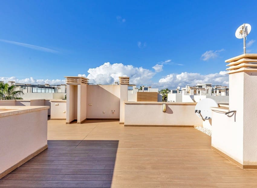 5 sovrum Villa till salu i La Zenia med pool - 895 000 € (Ref: 9902331)