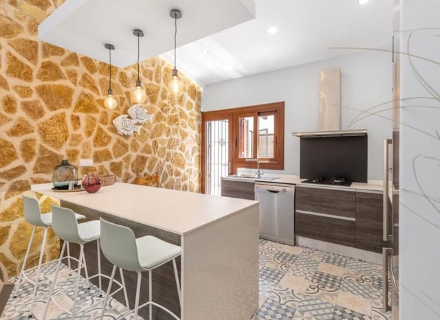4 soverom Villa til salgs i Punta Prima, Orihuela med svømmebasseng - € 699 950 (Ref: 9902332)