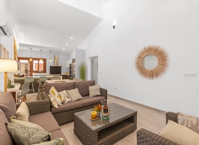 4 soverom Villa til salgs i Punta Prima, Orihuela med svømmebasseng - € 699 950 (Ref: 9902332)
