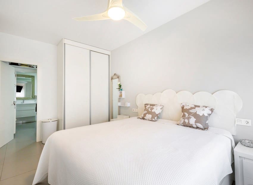4 makuuhuone Bungalow myytävänä paikassa Torre de la Horadada mukana uima-altaan - 597 800 € (Ref: 9902334)