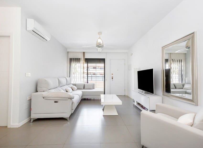 Apartamento de 4 habitaciones en Torre de la Horadada en venta con piscina - 597.800 € (Ref: 9902334)
