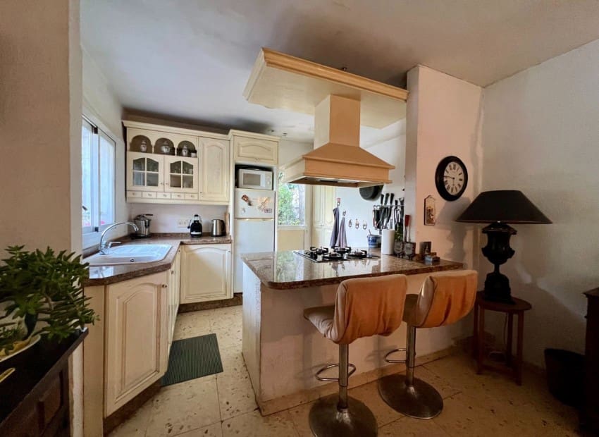 9 quarto Moradia para venda em Altea la Vella com piscina - 650 000 € (Ref: 9909714)