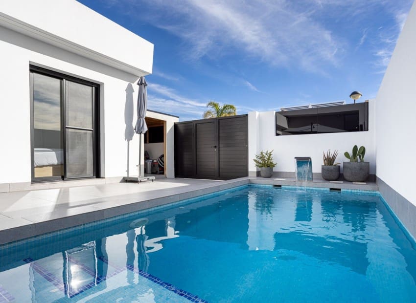 Chalet de 3 habitaciones en Roldan en venta con piscina - 327.000 € (Ref: 9911815)