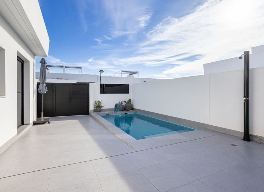 Chalet de 3 habitaciones en Roldan en venta con piscina - 327.000 € (Ref: 9911815)