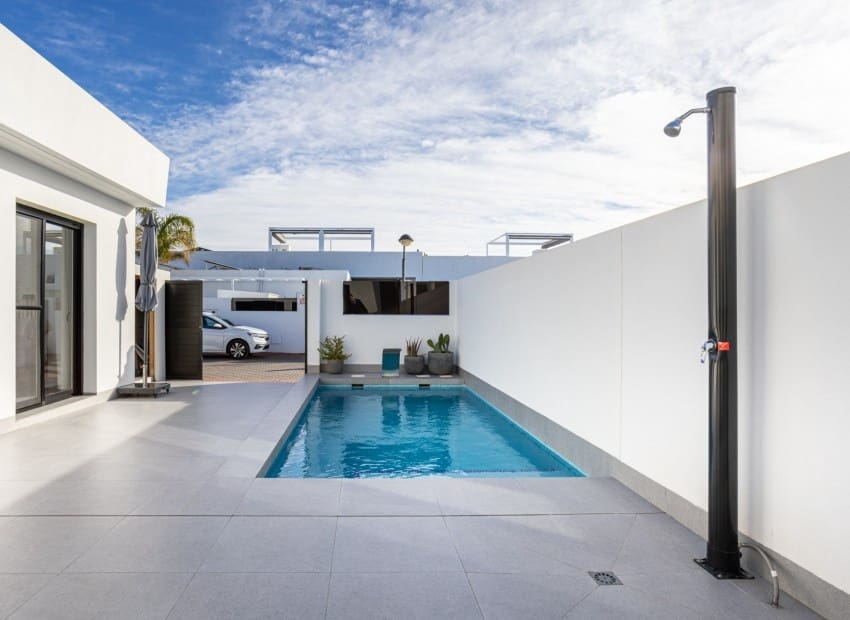 Chalet de 3 habitaciones en Roldan en venta con piscina - 327.000 € (Ref: 9911815)