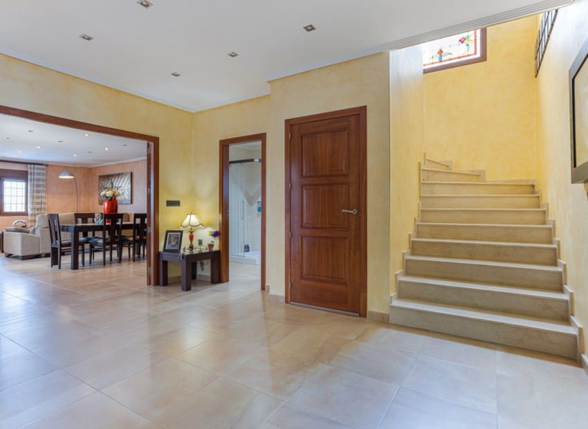 Chalet de 4 habitaciones en Los Montesinos en venta con piscina garaje - 750.000 € (Ref: 9911930)