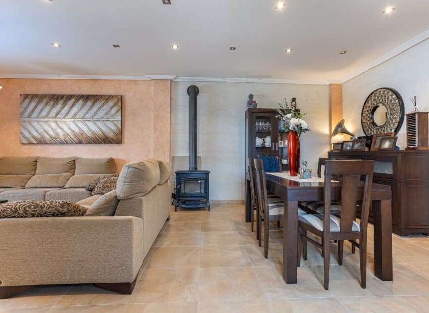 Chalet de 4 habitaciones en Los Montesinos en venta con piscina garaje - 750.000 € (Ref: 9911930)