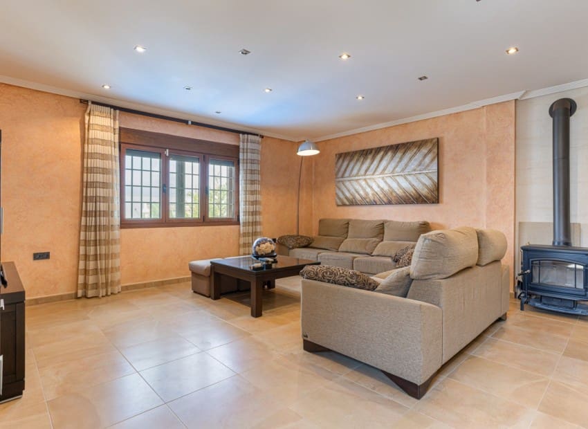 Chalet de 4 habitaciones en Los Montesinos en venta con piscina garaje - 750.000 € (Ref: 9911930)