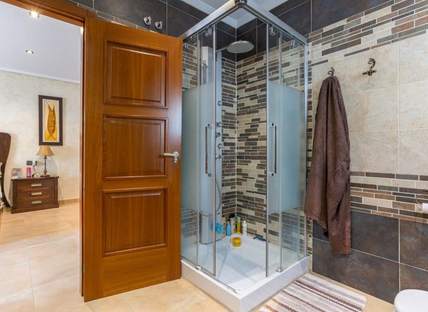 Chalet de 4 habitaciones en Los Montesinos en venta con piscina garaje - 750.000 € (Ref: 9911930)