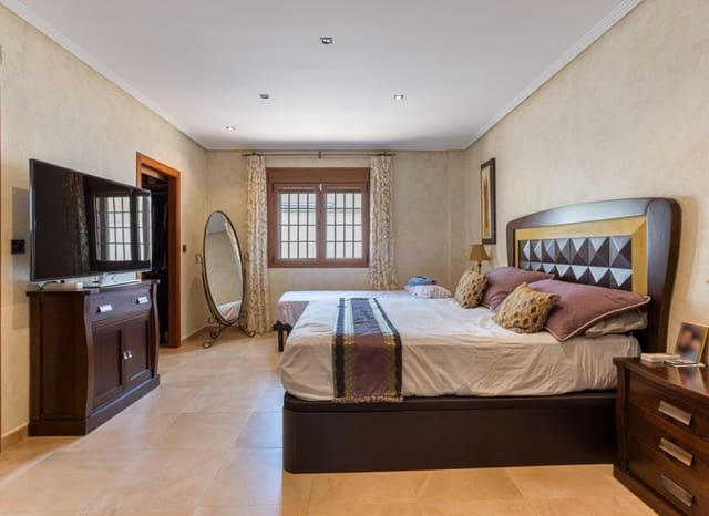 4 soveværelse Villa til salg i Los Montesinos med swimmingpool garage - € 750.000 (Ref: 9911930)