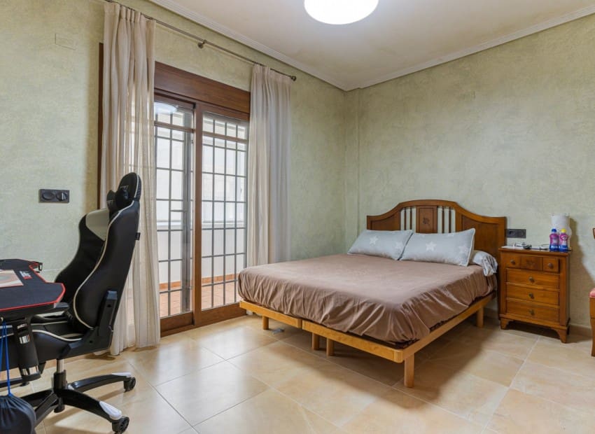 Chalet de 4 habitaciones en Los Montesinos en venta con piscina garaje - 750.000 € (Ref: 9911930)