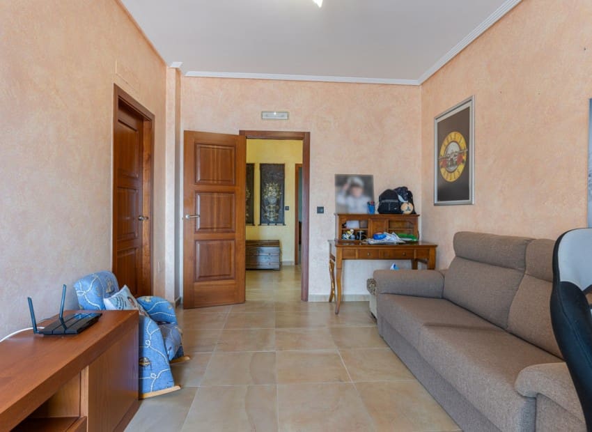 Chalet de 4 habitaciones en Los Montesinos en venta con piscina garaje - 750.000 € (Ref: 9911930)