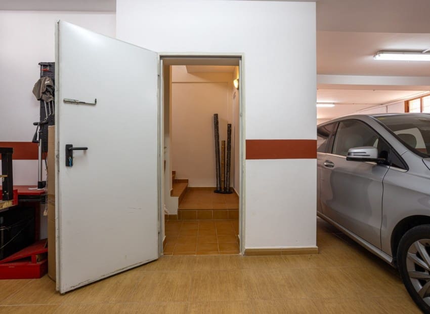 Chalet de 4 habitaciones en Los Montesinos en venta con piscina garaje - 750.000 € (Ref: 9911930)