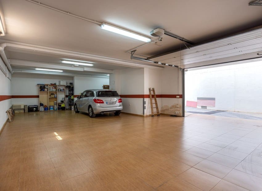 Chalet de 4 habitaciones en Los Montesinos en venta con piscina garaje - 750.000 € (Ref: 9911930)