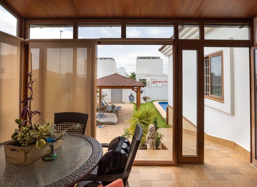 Chalet de 4 habitaciones en Los Montesinos en venta con piscina garaje - 750.000 € (Ref: 9911930)