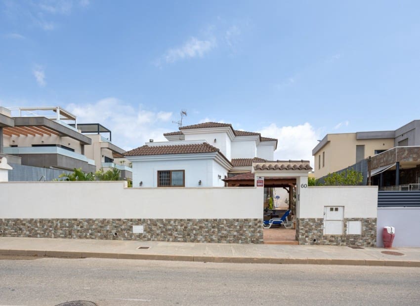 Chalet de 4 habitaciones en Los Montesinos en venta con piscina garaje - 750.000 € (Ref: 9911930)