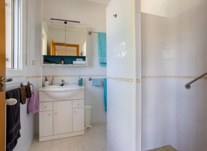 Finca/Casa Rural de 4 habitaciones en La Zarza en venta con piscina - 385.000 € (Ref: 9911931)