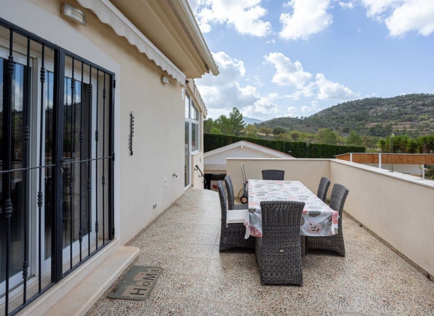 Finca/Casa Rural de 4 habitaciones en La Zarza en venta con piscina - 385.000 € (Ref: 9911931)