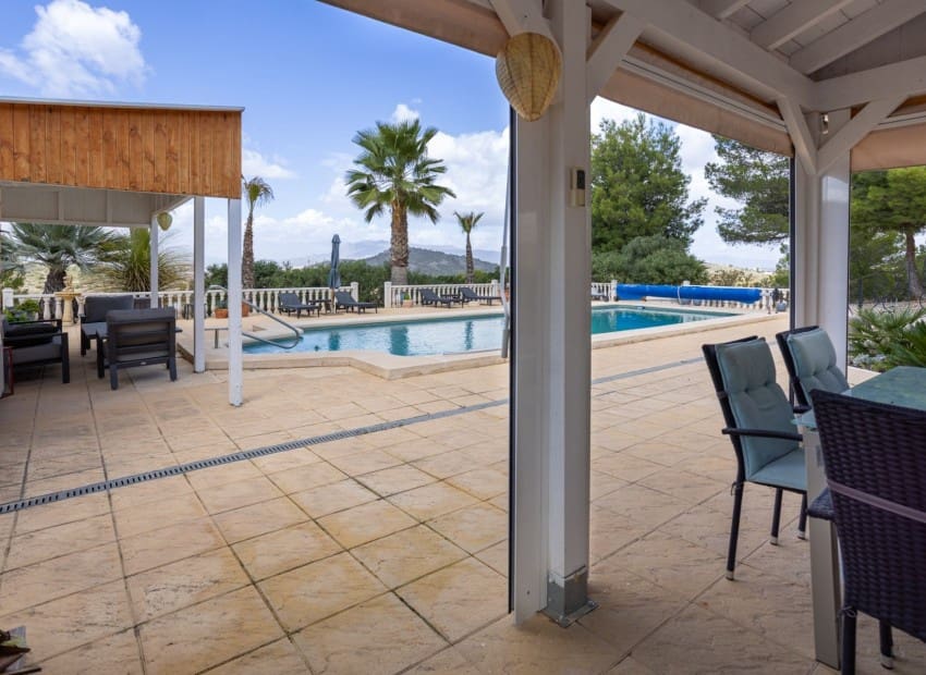Finca/Casa Rural de 4 habitaciones en La Zarza en venta con piscina - 385.000 € (Ref: 9911931)